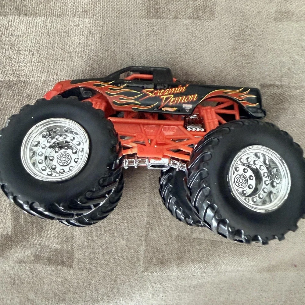 VTG 2006 Hot Wheels Screamin' Demon 1:64 Monster Jam Truck Toy Black Red Flames